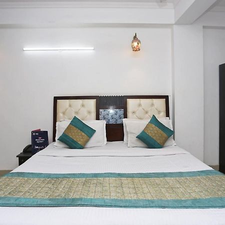 โอโย 8253 โกลเดน ไฮต์ Hotel นิวเดลี ภายนอก รูปภาพ