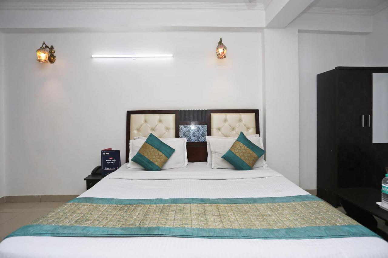 โอโย 8253 โกลเดน ไฮต์ Hotel นิวเดลี ภายนอก รูปภาพ