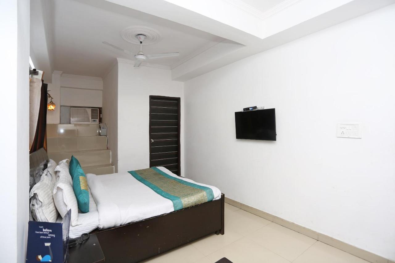 โอโย 8253 โกลเดน ไฮต์ Hotel นิวเดลี ภายนอก รูปภาพ