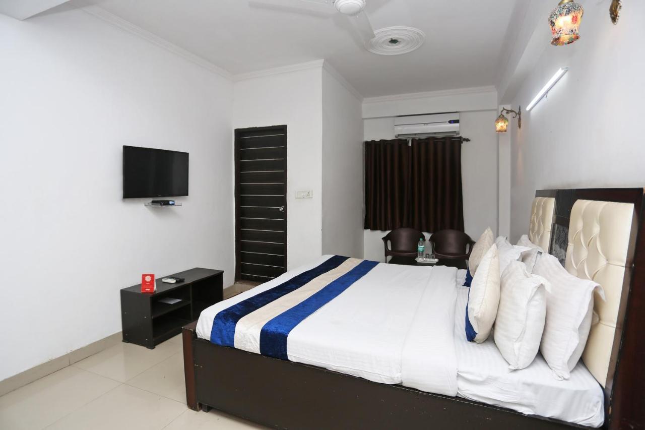 โอโย 8253 โกลเดน ไฮต์ Hotel นิวเดลี ภายนอก รูปภาพ
