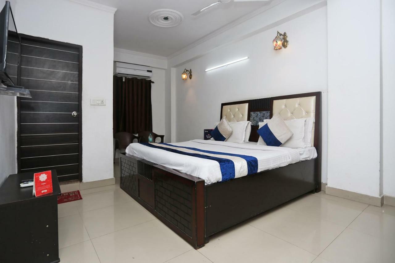 โอโย 8253 โกลเดน ไฮต์ Hotel นิวเดลี ภายนอก รูปภาพ