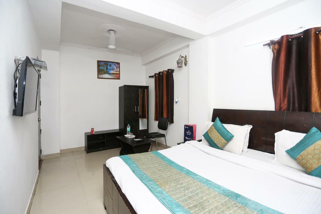 โอโย 8253 โกลเดน ไฮต์ Hotel นิวเดลี ภายนอก รูปภาพ