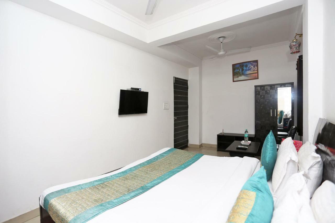 โอโย 8253 โกลเดน ไฮต์ Hotel นิวเดลี ภายนอก รูปภาพ